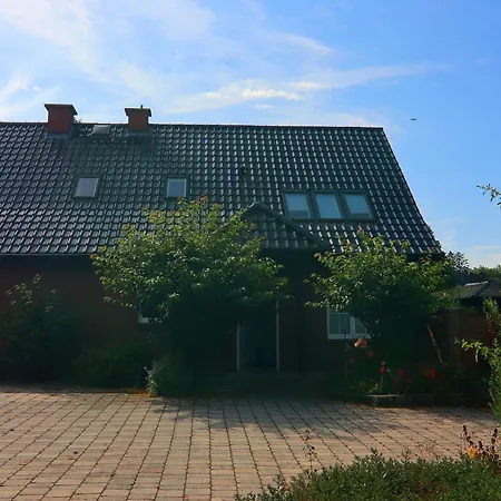 Geraeumige Solitude In Im Bernstein * Wendorf (Kuhlen-Wendorf)